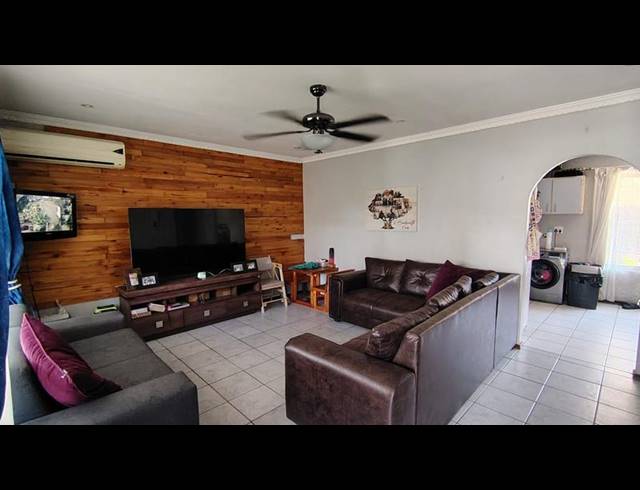 3 BEDROOM SIMPLEX FOR SALE IN ESCOMBE